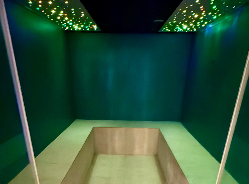 Une ancienne chambre froide transformée en hammam.