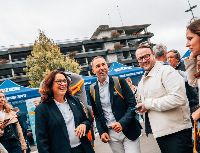 L'opération Septembre Bouge au Grand stade le 3 septembre en présence de la direction de Basic Fit et de la ministre des sports, Marina Ferrari. © Basic Fit