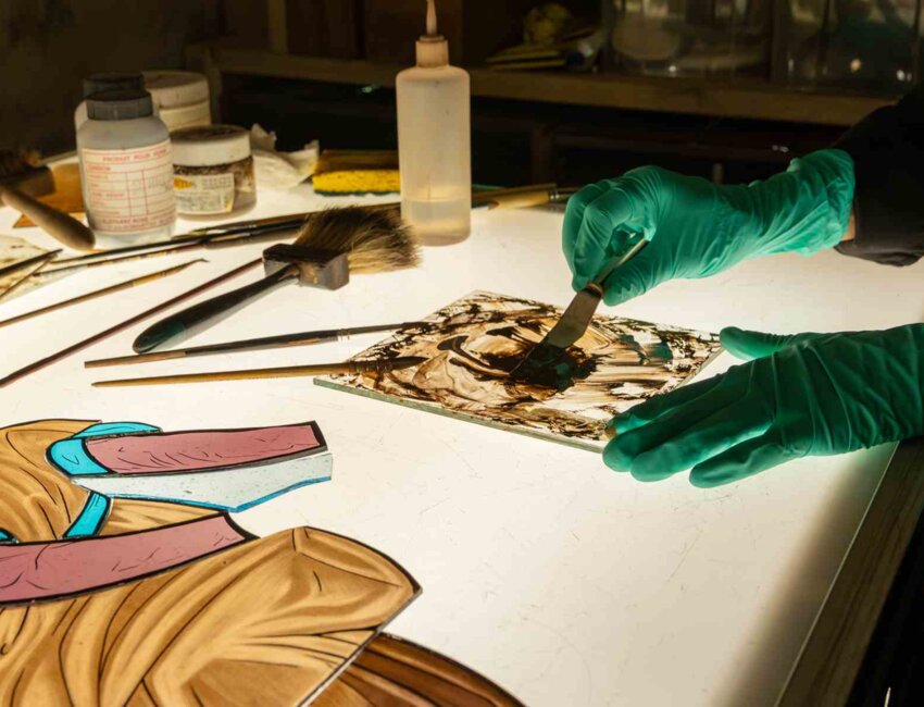 L’atelier restaure des vitraux vétustes. (c) Marie-Line Waroude