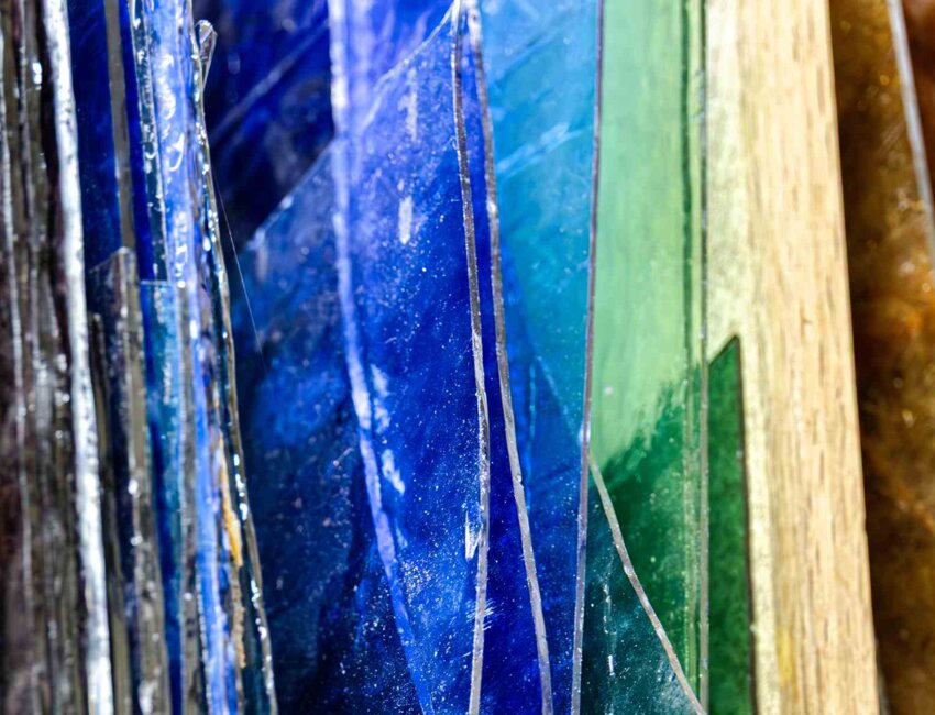 Les feuilles de verre proviennent principalement de la verrerie française Saint-Just et de la verrerie allemande Lamberts. (c) Marie-Line Waroude
