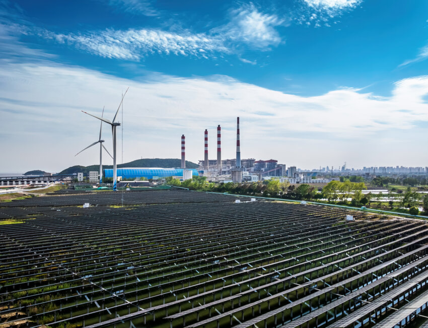 Chaleur renouvelable 2 : Un exemple d'installation d'équipements solaires thermiques. © zhao dongfang - Adobestock
