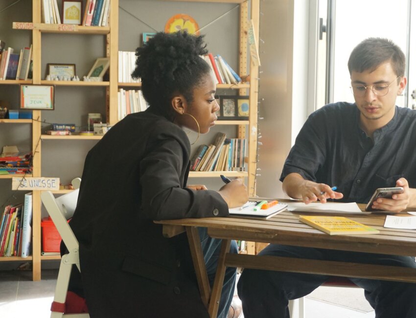 Un soutien auprès des établissements et des associations locales. © Afev