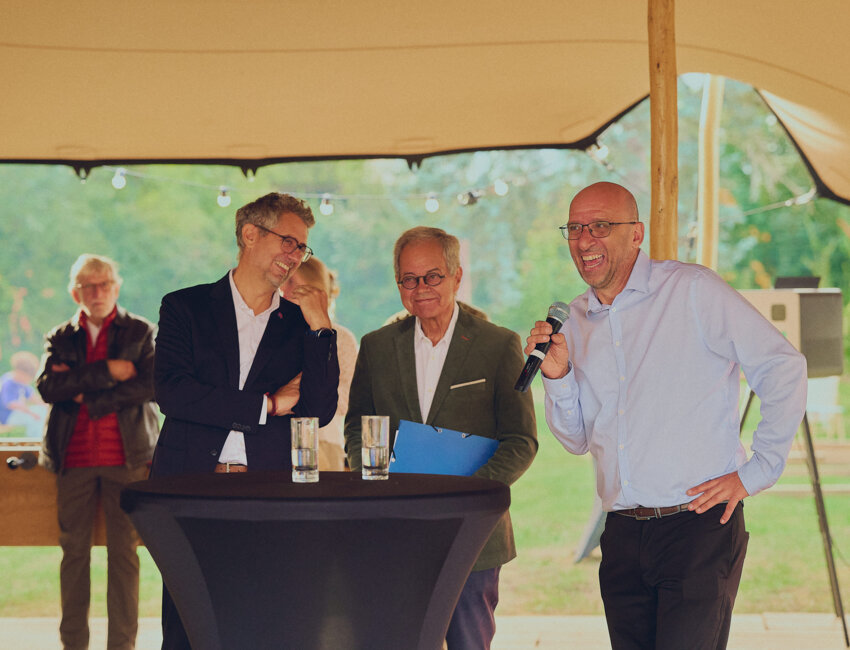 Le président de PRM, Nicolas Blangy, son prédécesseur Jean-Jacques Blangy et le directeur de l'usine Prospa, François Taconnet. © Jérôme Halâtre