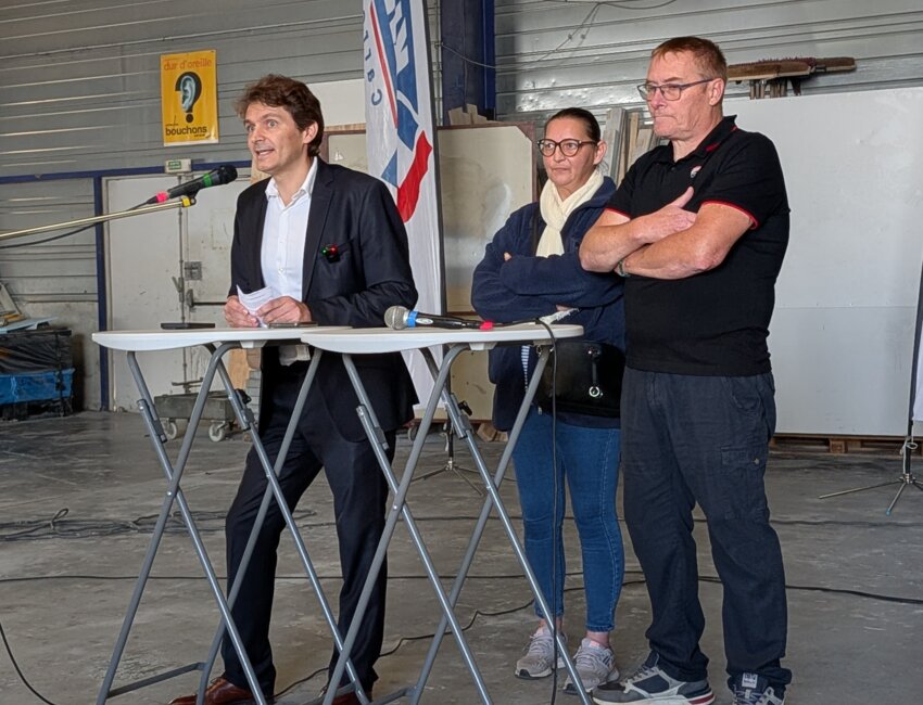 Le collectif des repreneurs, représenté par les salariés Carine David, et Gérald Rousselle, et l'entrepreneur Ludwig Czelecz (à gauche).