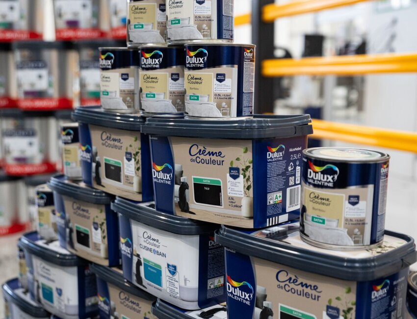 Dulux Valentine, l'emblématique peinture fabriquée par AkzoNobel. © Éloïse Le Névanic