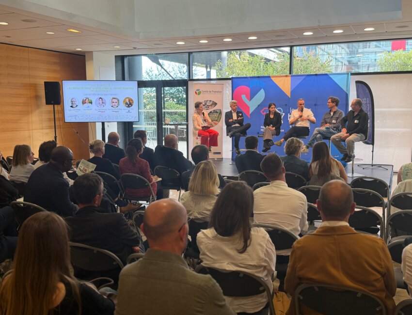 Avant la remise des trophées, table ronde “De l’innovation produit au succès commercial, comment transformer une idée en marché ?