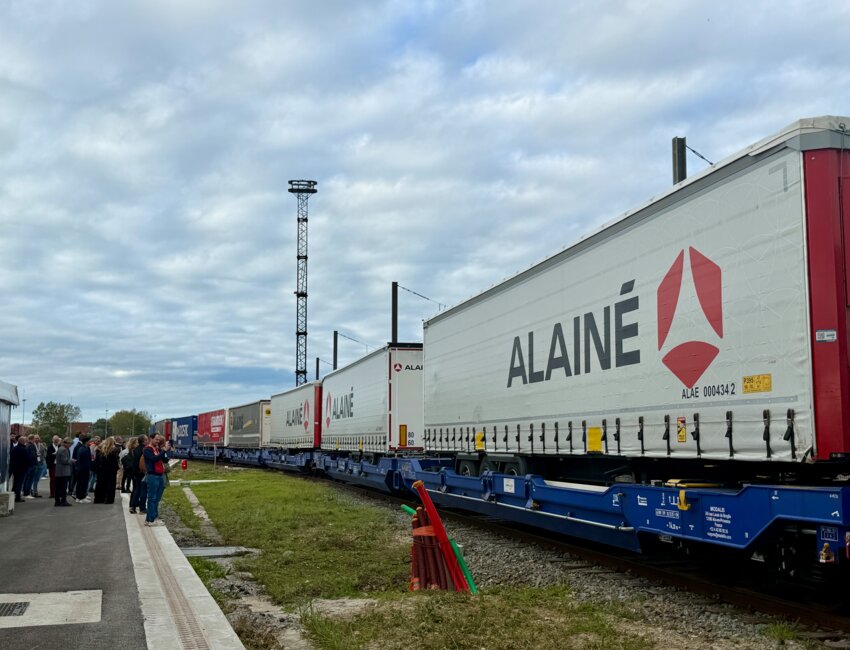 Un train, c’est l’équivalent de 42 semi-remorques retirées de la route. © Claire Decraene