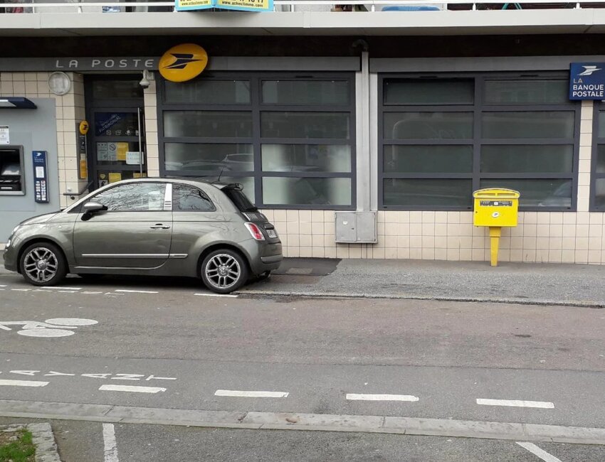 Le bureau de poste des platanes à Amiens fait partie des deux bureaux menacés de la métropole. © La Poste