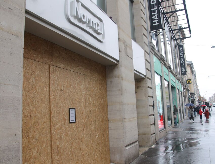 A l’image du magasin Normal, plusieurs enseignes ont été victimes de pillage le week-end dernier © Emmanuel Varrier.