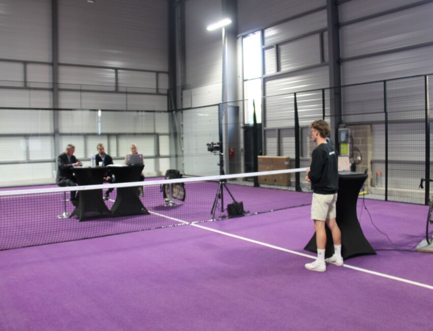 Le concours de pitch «Qui veut financer mon entreprise ?» s’est déroulé sur les terrains de Padel. © Emmanuel Varrier.