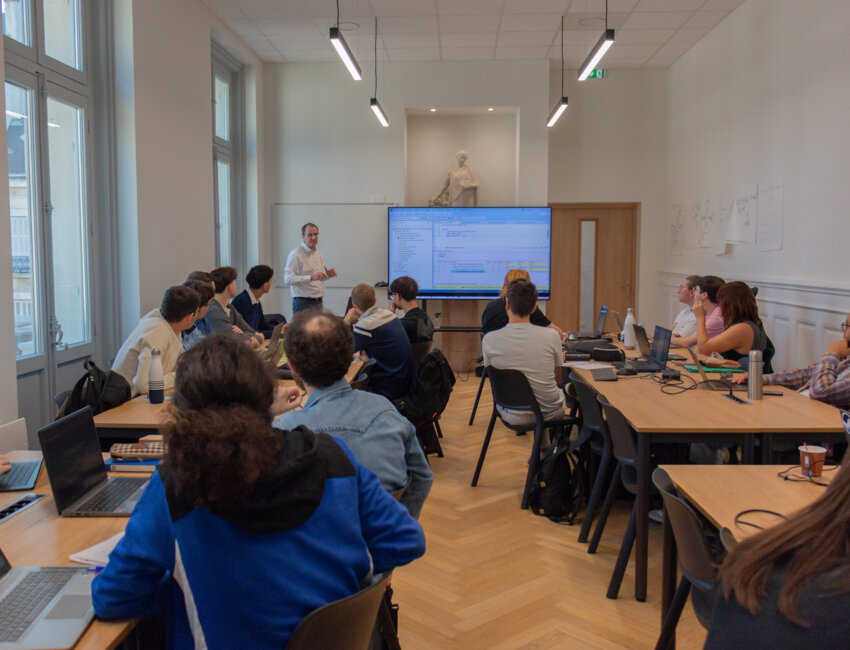 Une salle de cours dans le nouveau bâtiment de CODA à Dijon.