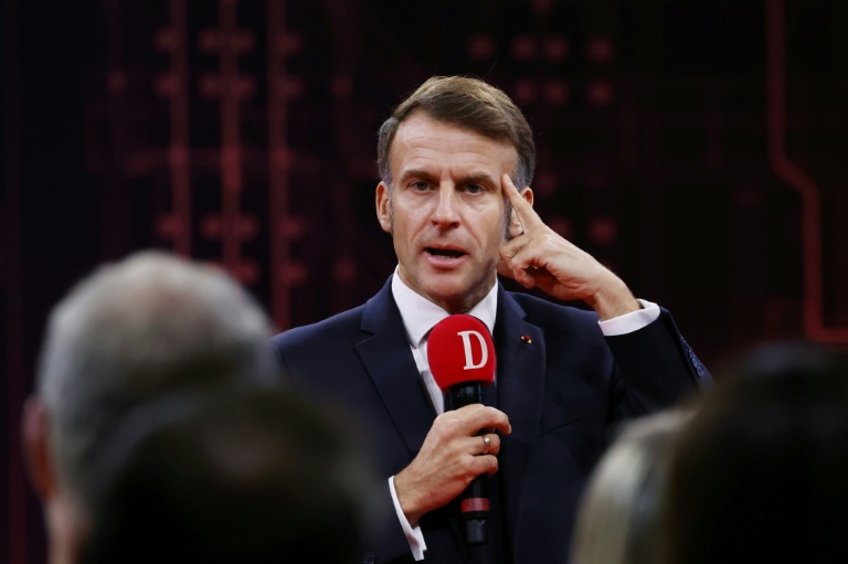 A Toulouse Macron présente sa stratégie pour un espace « devenu champ de bataille »