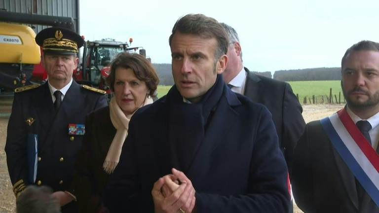 Macron dit que la reprise du dialogue avec Poutine est 