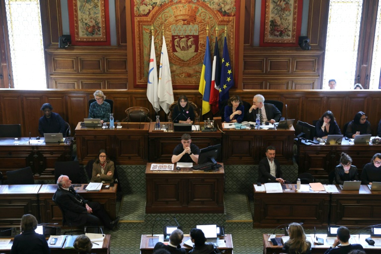 Municipales à Paris: Dati claque la porte du dernier Conseil d'Hidalgo