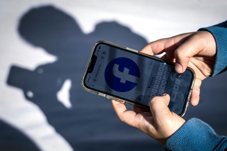 Les écrans, une option prisée des parents pour occuper leurs enfants faute de mieux