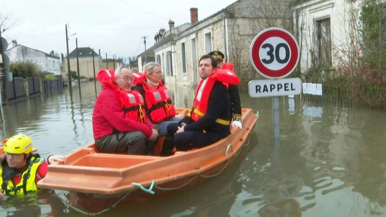 Crues: un homme porté disparu dans la Loire, l'eau continue de monter