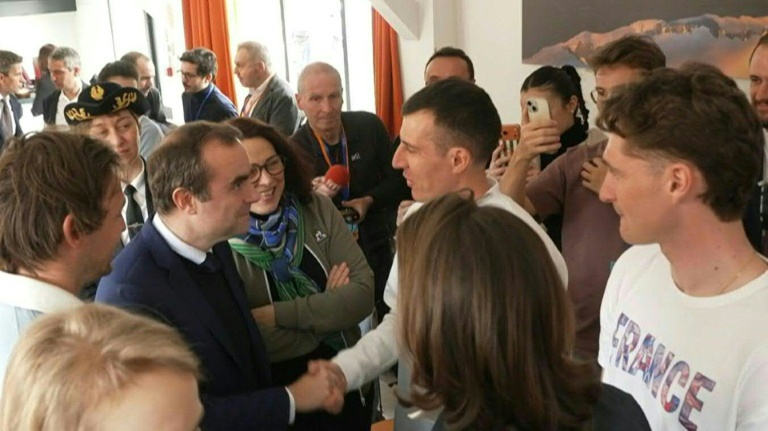 Les athlètes français fêtés à Albertville, Lecornu remobilise pour les J0-2030