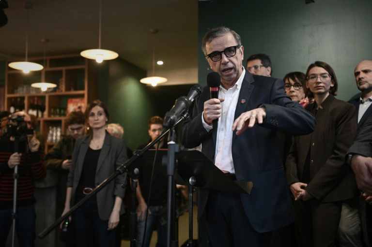 Municipales à Bordeaux: Hurmic en tête au 1er tour, Cazenave entravé par Dessertine, selon un sondage