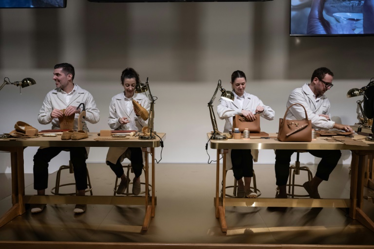 A Milan, le côté sombre de la mode passe inaperçu