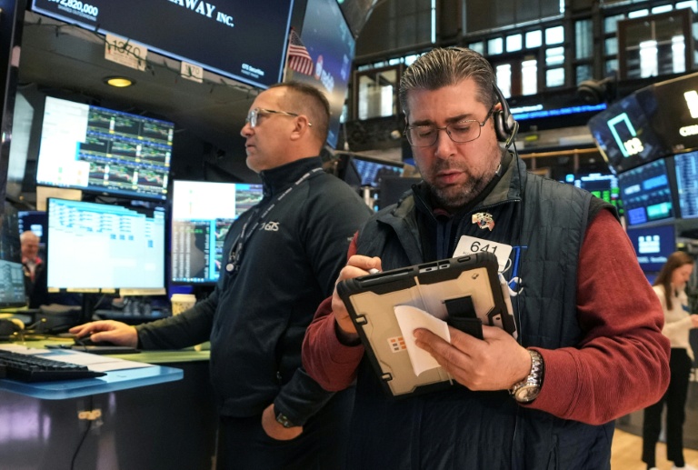 Wall Street termine en baisse face aux doutes sur l'IA