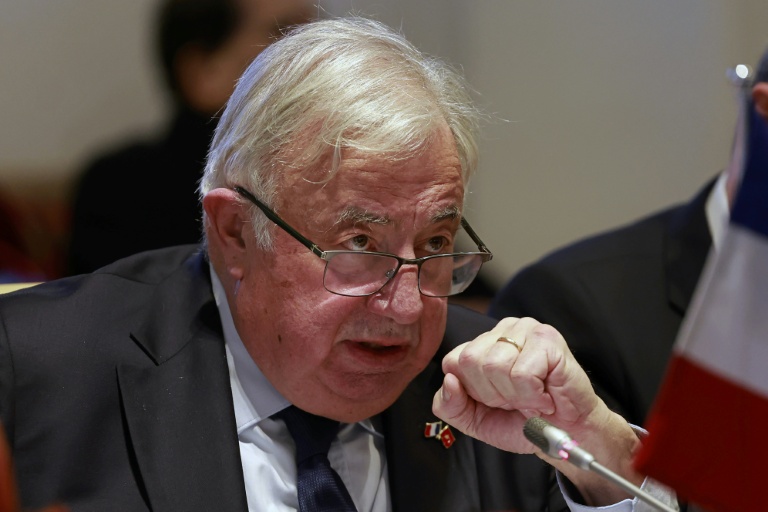 Municipales: les LR soutenant des listes RN/UDR/Reconquête doivent être exclus, estime Larcher