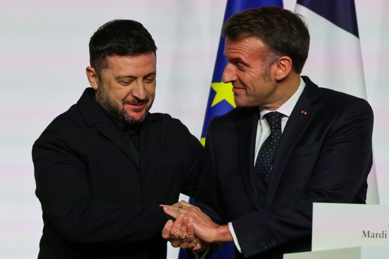 Zelensky à Paris pour éviter que l'Ukraine soit 