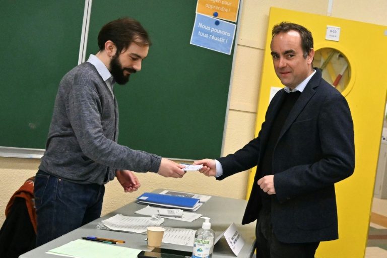 Municipales: Lecornu annonce la victoire de sa liste à Vernon dans l'Eure