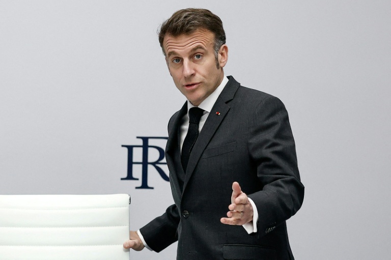 Macron près de Nantes pour dévoiler le nom du futur porte-avions géant