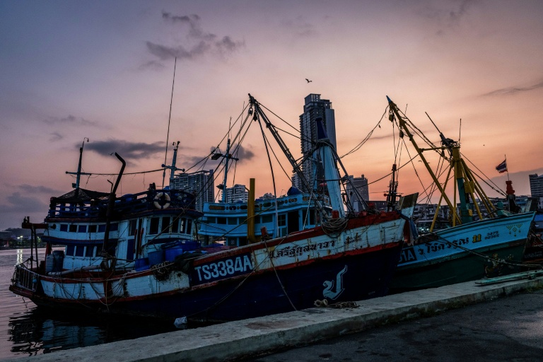 Etranglés par le gazole trop cher, les pêcheurs thaïlandais restent à quai