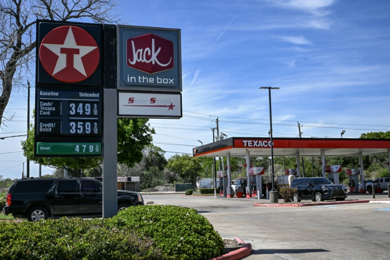 Pétrole: Trump cherche à atténuer les effets de la guerre au Moyen-Orient