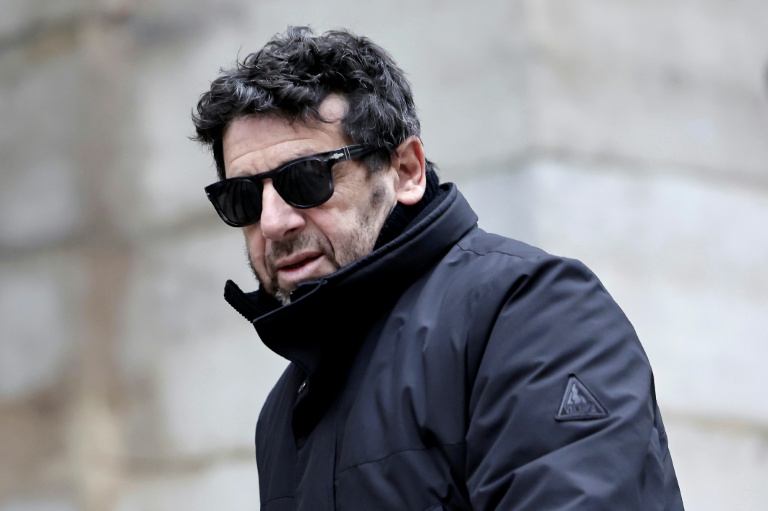 Le chanteur français Patrick Bruel visé par une enquête pour viol et une plainte pour tentative de viol