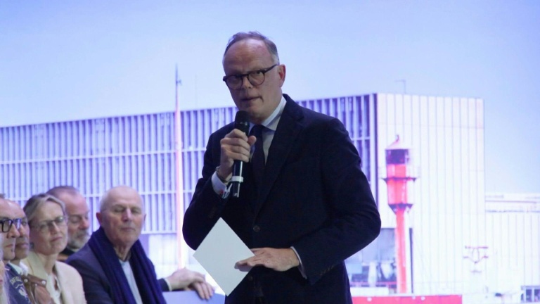 Postuler à la mairie et à l'Elysée: absurde d'