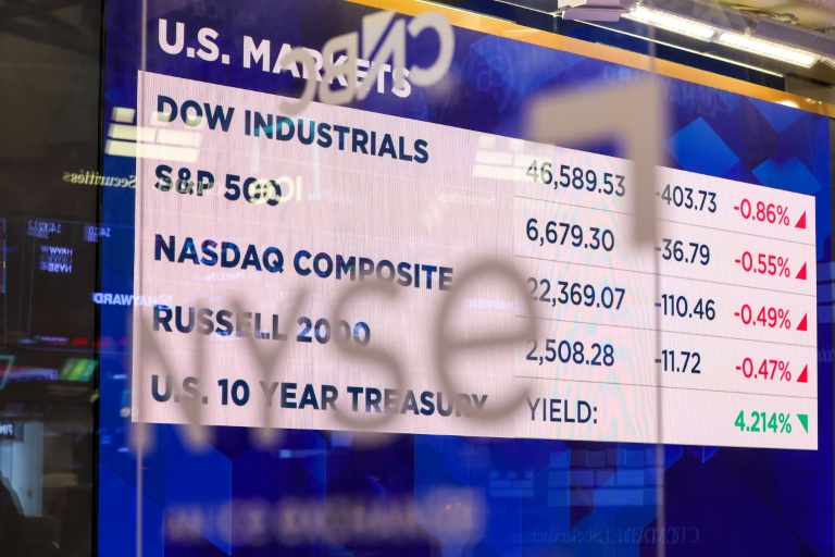 Wall Street termine dans le rouge, lestée par le pétrole