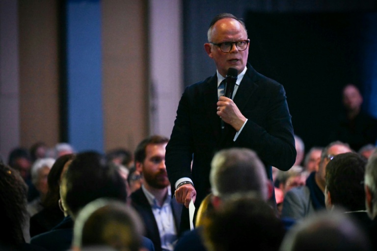 Municipales: dernier jour de campagne, les yeux déjà rivés sur 2027