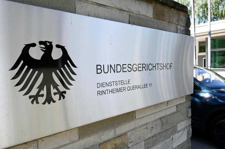 Allemagne: verdict attendu dans un procès climatique contre BMW et Mercedes-Benz