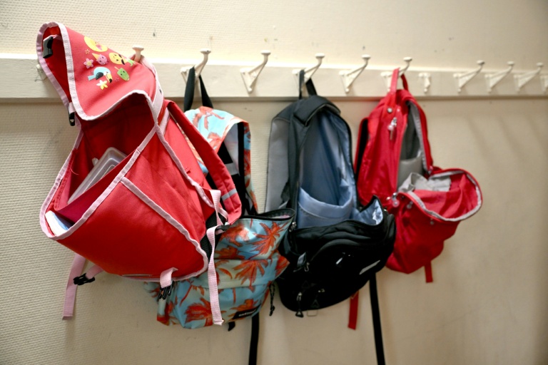 Ecoles parisiennes: trois hommes, dont deux animateurs, interpellés pour agressions sexuelles sur douze enfants