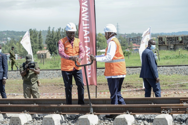 Les présidents kényan et ougandais inaugurent l'extension d'une ligne ferroviaire