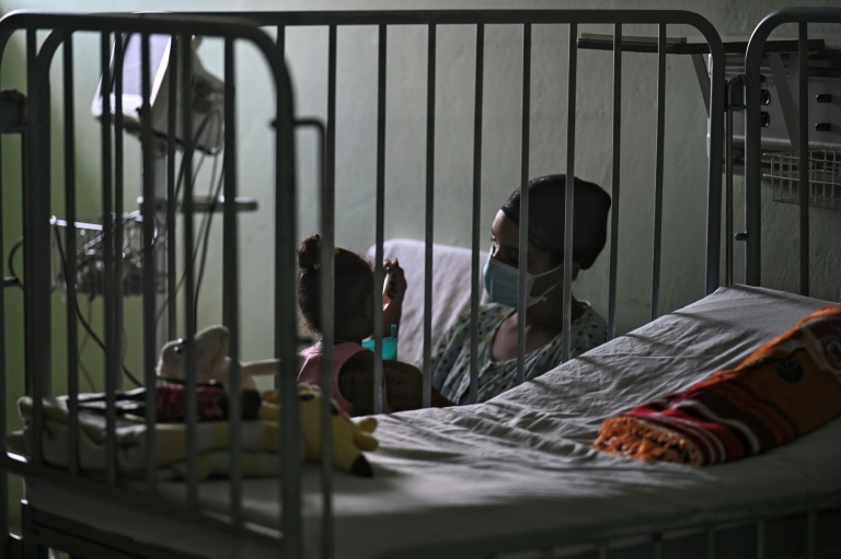 Cuba: face aux pénuries, le dilemme du tri des patients dans un hôpital pour enfants