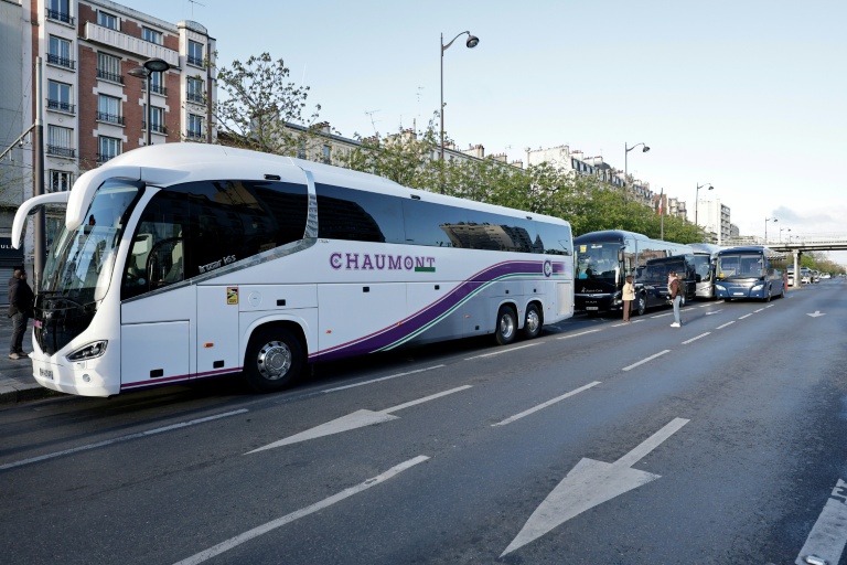 Hausse des carburants : début de l'opération escargot des routiers sur le périphérique à Paris
