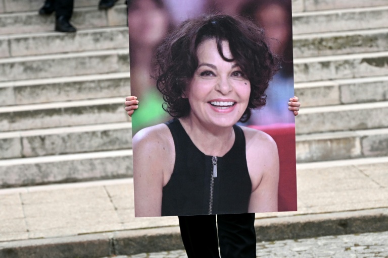 Dernier hommage à Isabelle Mergault au cimetière du Père-Lachaise