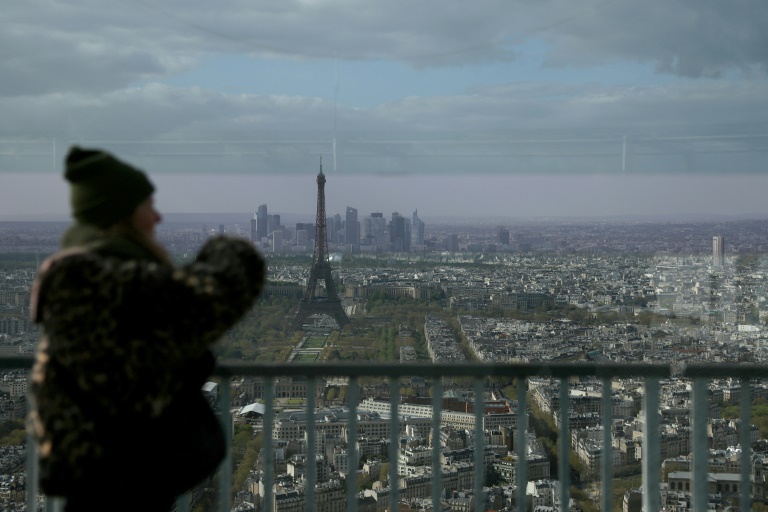 Derniers selfies à l'Observatoire de la tour Montparnasse, qui ferme pour travaux