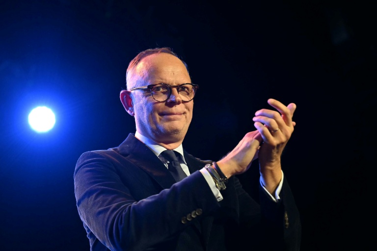 Présidentielle: Édouard Philippe gagnant face à Jordan Bardella au second tour, d'après un sondage