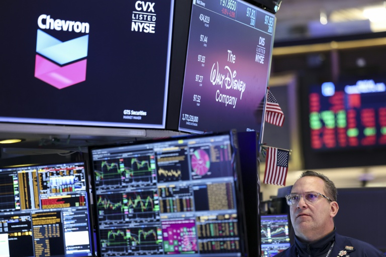 Wall Street termine sans entrain, craint une escalade au Moyen-Orient