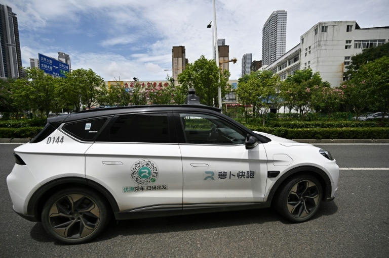 Chine: des robotaxis autonomes se figent au milieu de la route