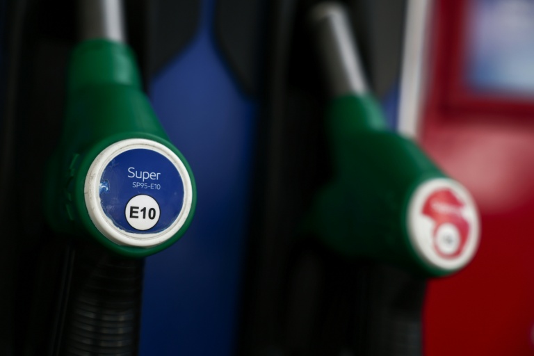 Le SP95-E10 atteint 2 euros le litre dans l'Hexagone