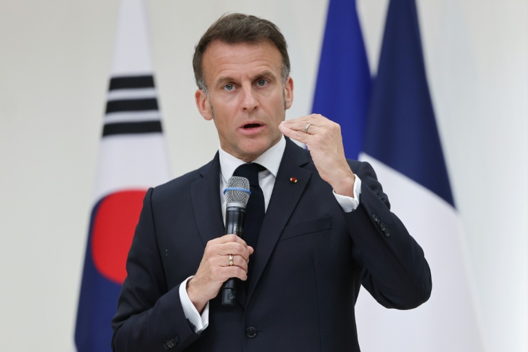 Macron promeut à Séoul sa 