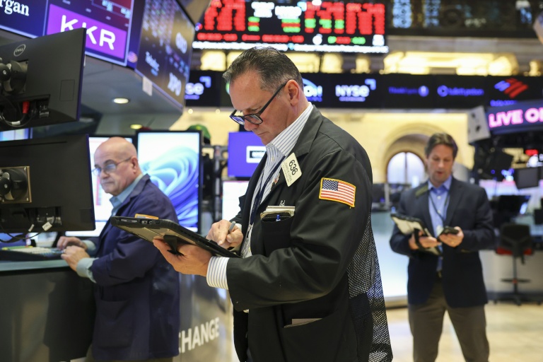 Wall Street ouvre sans grand entrain, les yeux rivés sur le Moyen-Orient