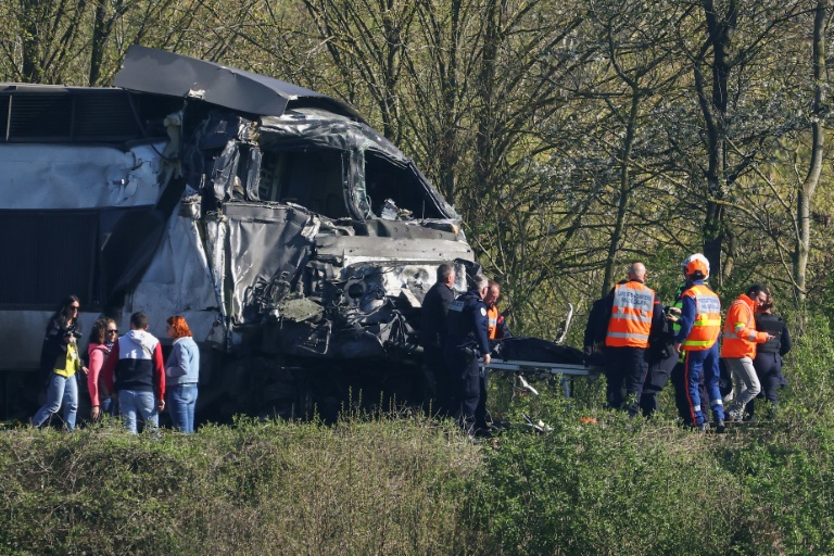 Pas-de-Calais: un TGV percute un poids lourd, un mort et deux blessés en urgence absolue