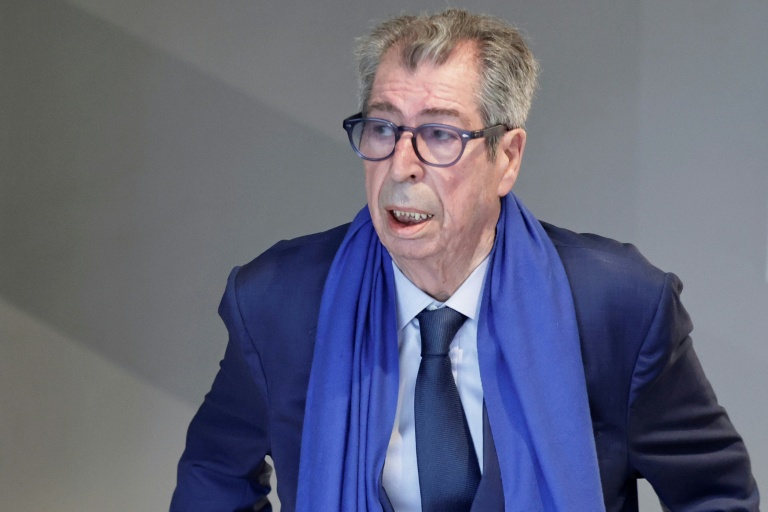 A son nouveau procès, Balkany conteste un 