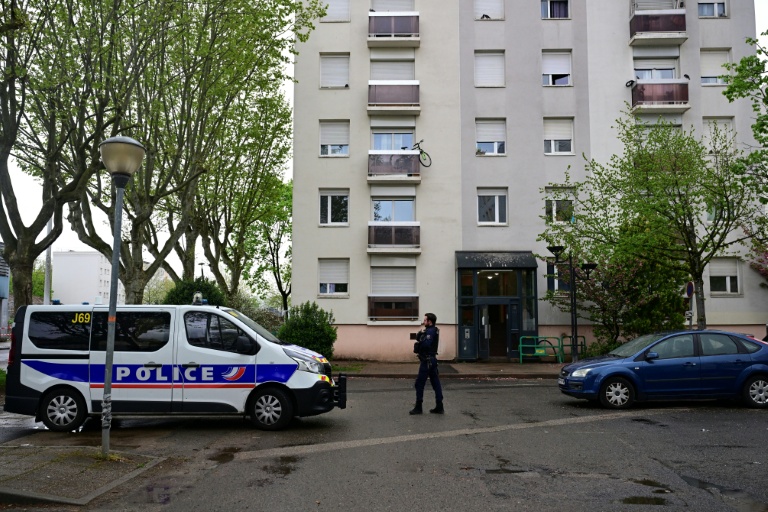 Adolescent tué par balle au nord de Lyon: un adulte et un mineur en garde à vue